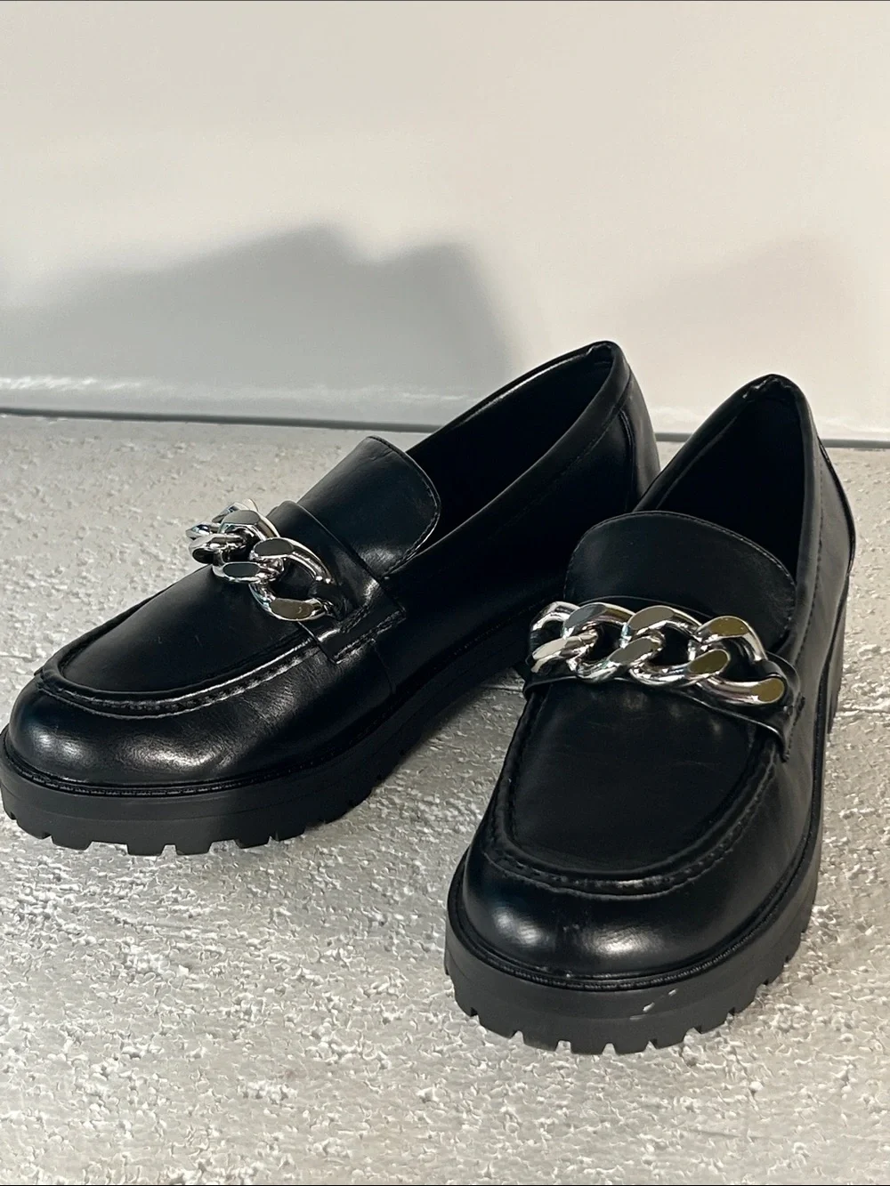 Espirit  NWOT SZ 9.5 Briley Black Loafers Silver Chain Academia Office Staple